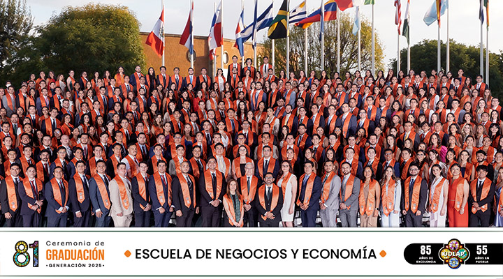 Fotos de generación Escuela de Negocios y Economía - Graduación 81