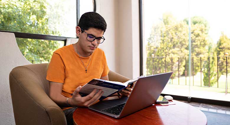 Imagenenes slider de cada licenciatura