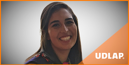 ELENA KOSTOULAKIS REVILLA, EGRESADA DE LA LICENCIATURA EN INGENIERÍA EN BIOMÉDICA, GENERACIÓN 2017.