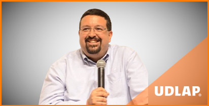 IGNACIO SÁNCHEZ PRADO, EGRESADO DE LA LICENCIATURA EN LITERATURA, GENERACIÓN 2001.