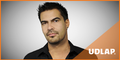 RODRIGO FLORES LÓPEZ, EGRESADO DE LA LICENCIATURA EN MÚSICA, GENERACIÓN 2002.