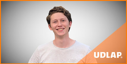 RODRIGO LICHTLE VENTOSA, EGRESADO DE LA LICENCIATURA EN LITERATURA, GENERACIÓN 2020. 